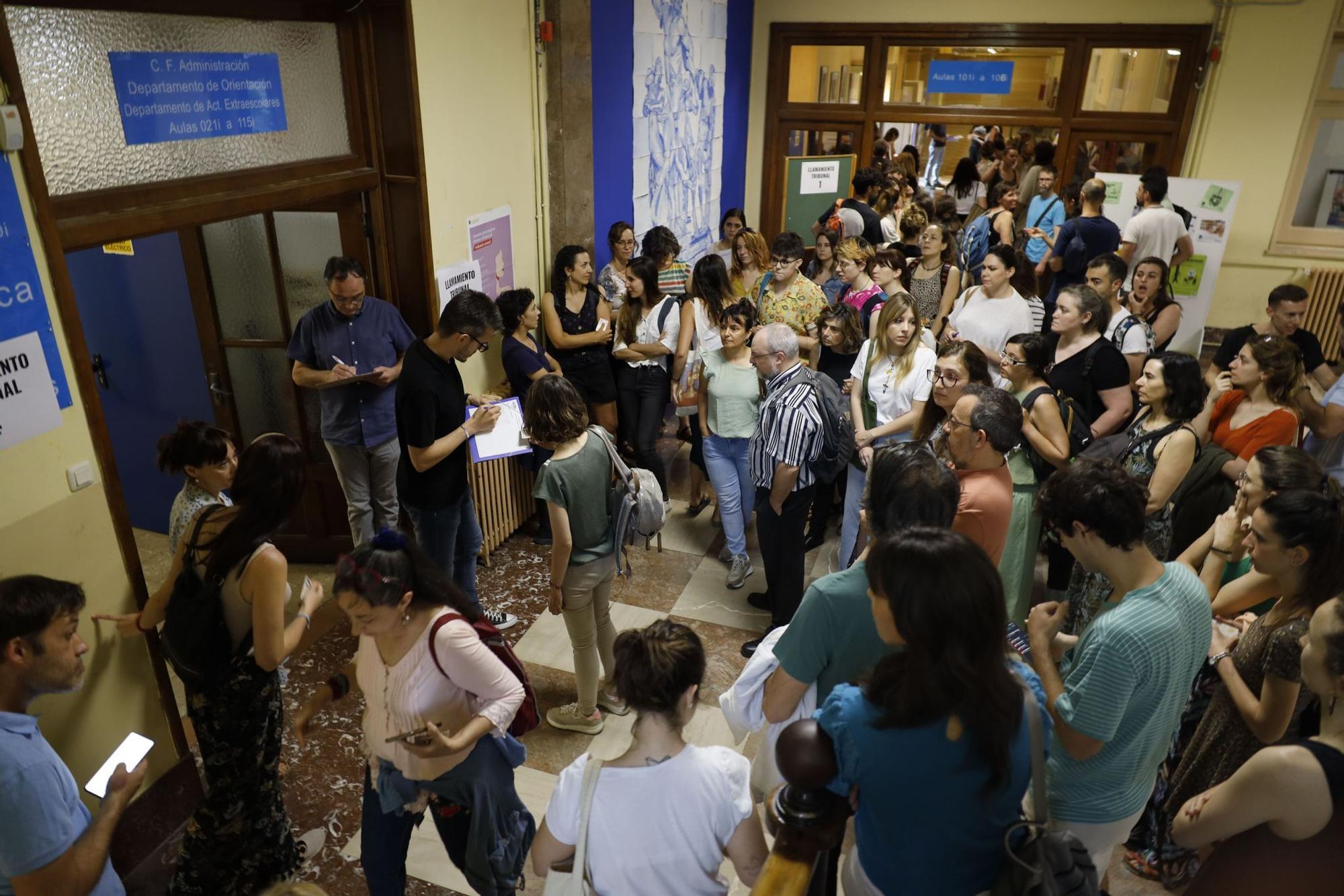 Miles de aspirantes se presentan a las oposiciones de educación