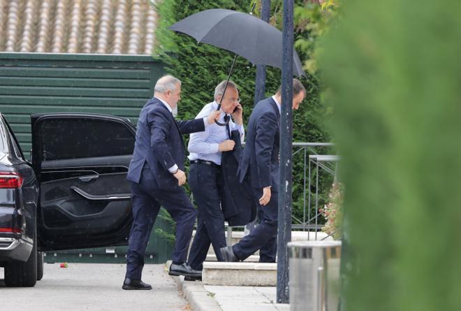 Florentino Pérez, presidente del Real Madrid, se ha desplazado a París, donde se verá con Emmanuel Macron. 