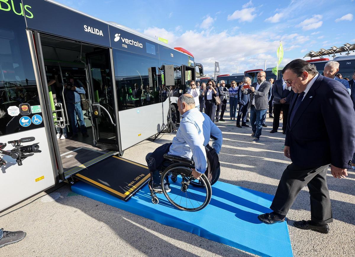 Presentacion de los nuevos autobuses híbridos y electricos de Vectalia