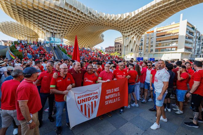 Fotogalería | Manifestación del Sevilla contra Del Nido Carrasco