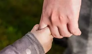 Galicia lidera el acogimiento especializado con dedicación exclusiva, con más familias que el resto de España junta: «Se trata de adaptar los recursos a los niños, y no los niños a los recursos»