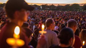 Milers de persones es van reunir en record de les 17 víctimes mortals de la matança perpetrada per Nikolas Cruz.