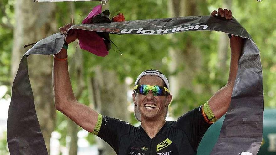 Gustavo Rodríguez, tras imponerse en el Triathlon Bilbao. // J avier Zorrilla