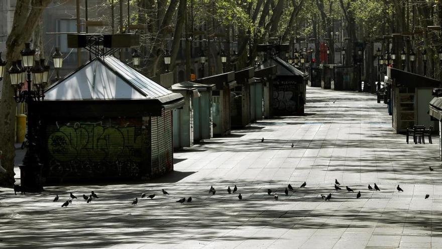 La Rambla de Barcelona, vacía este domingo.