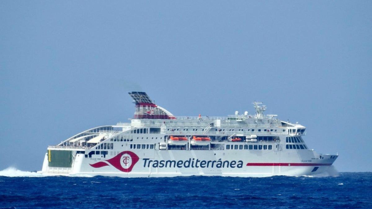 Naviera Armas refuerza los fines de semana a La Palma con el ferry Villa de Teror