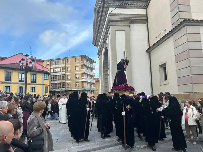 En Imágenes: La Procesión de los Nazarenos en Candás