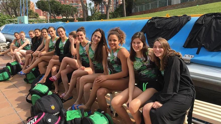 Componentes de equipo femenino del Club Waterpolo Elx