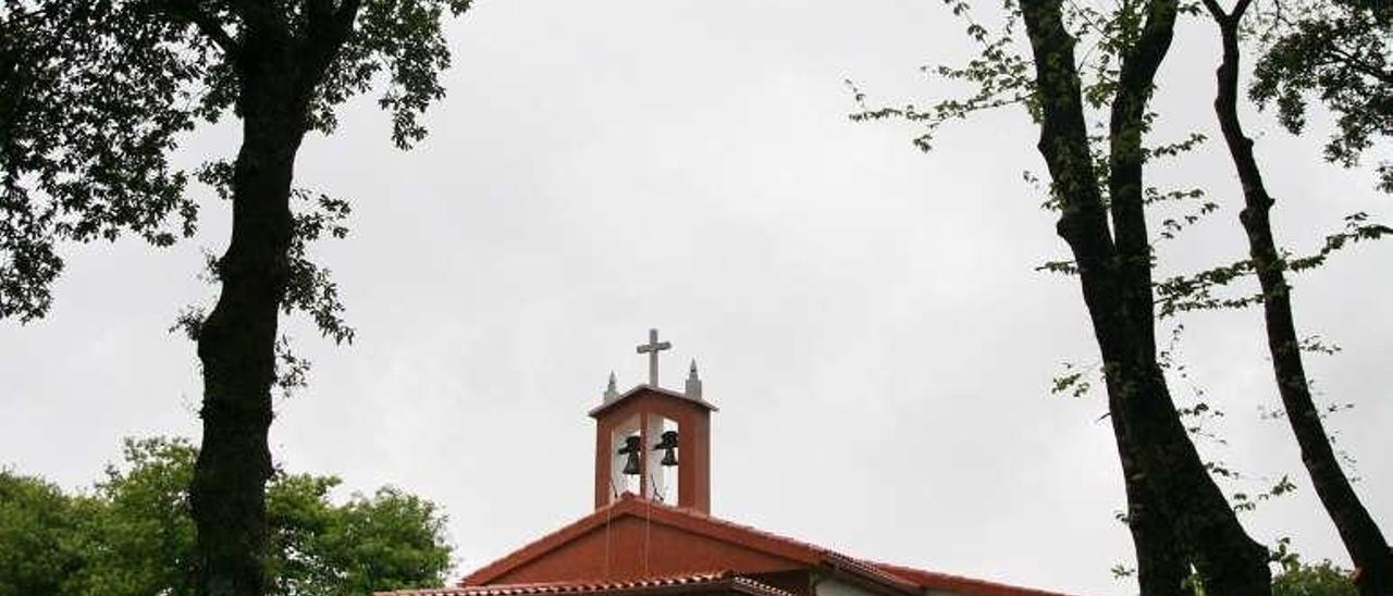 La capilla de Pareizo fue adecuada con fondos públicos. // Bernabé/Luismy