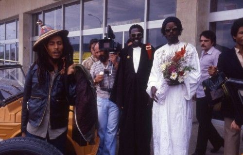 Llegada de Bob Marley con su séquito al aeropuerto de Ibiza.