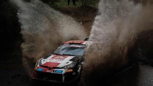 Ogier, durante la jornada en el Rally Safari