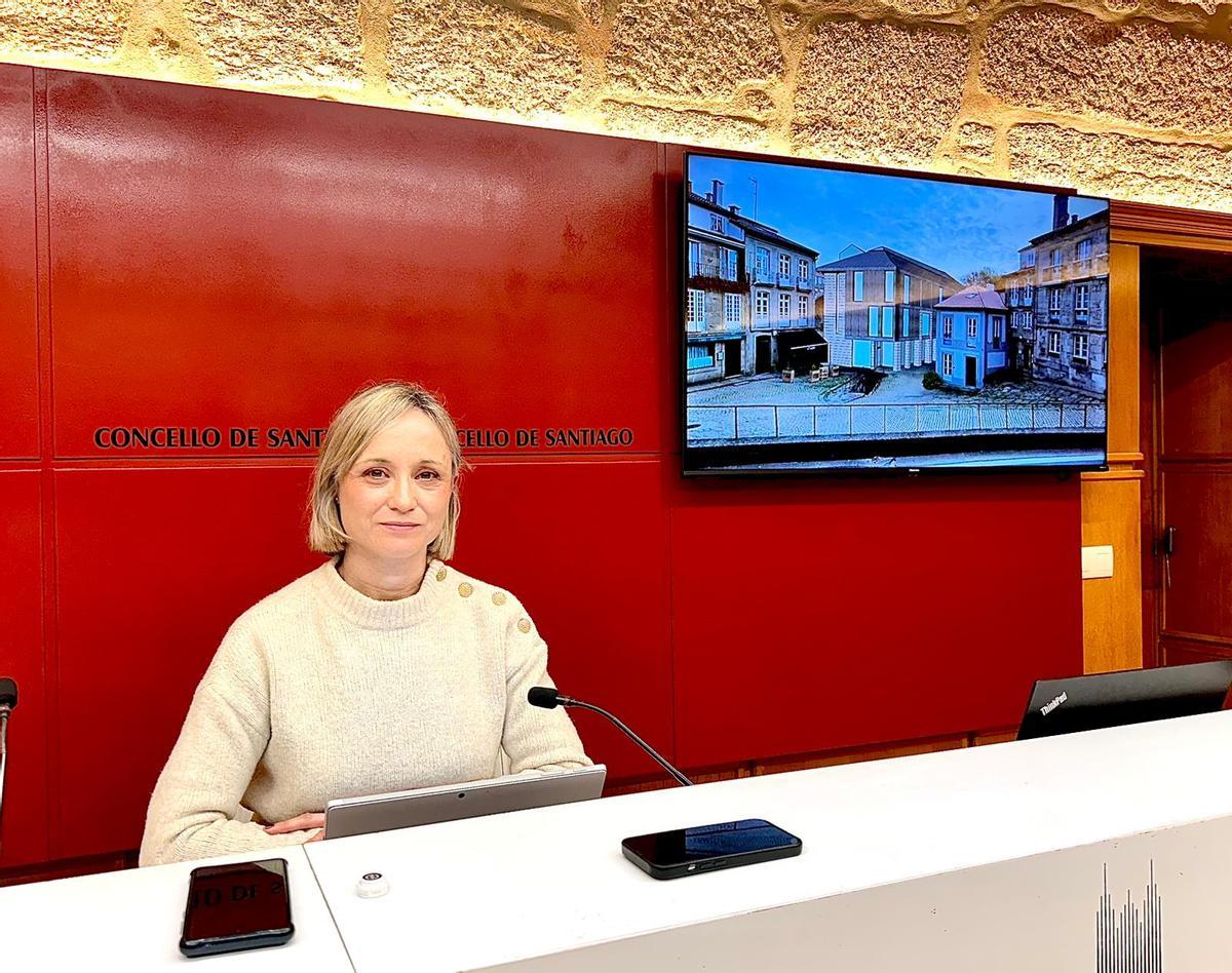 A concelleira socialista Marta Abal durante a rolda de prensa no Pazo de Raxoi