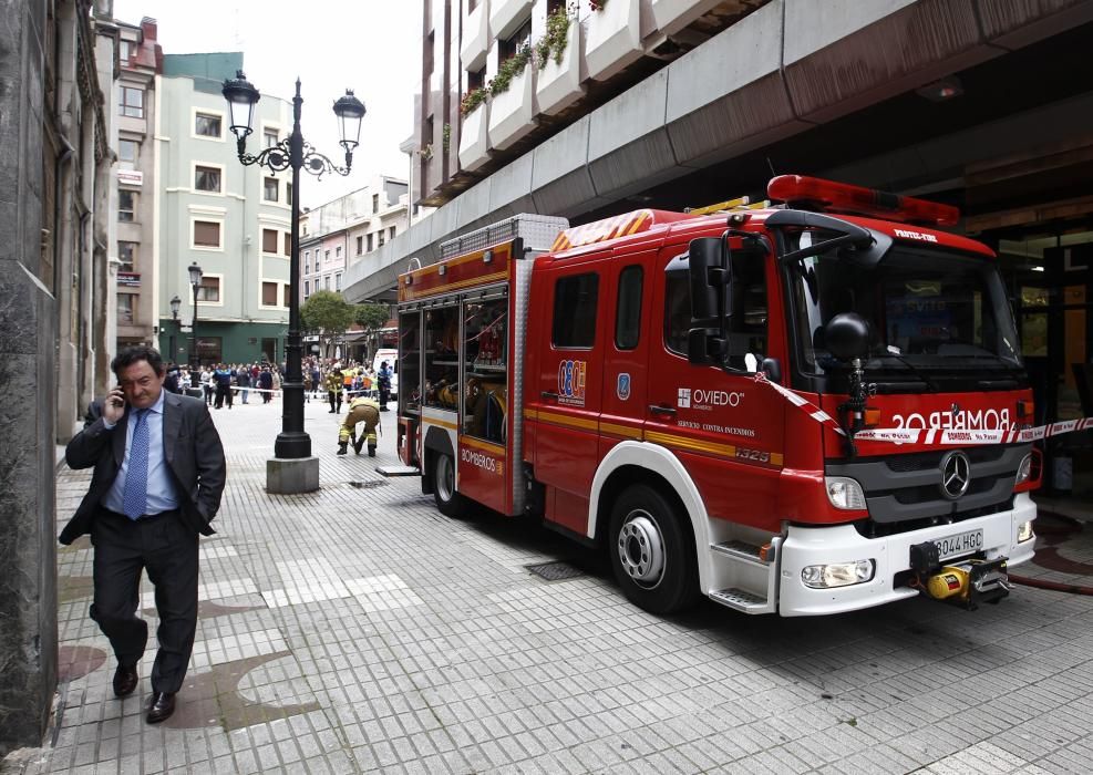 Una mujer fallece al incendiarse su piso en el edificio de Salesas, en Oviedo