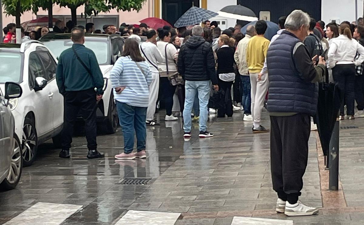 Alrededor de 200 personas se concentraron para reclamar más seguridad en el municipio.