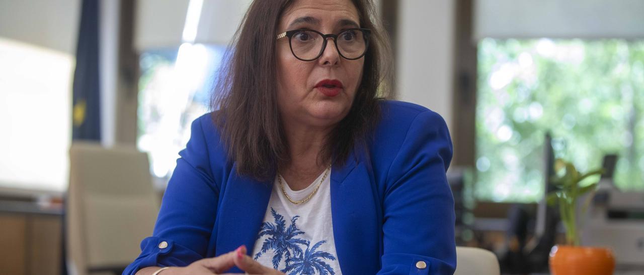 Manuela García, consellera de Salud: "El Govern anterior ya hizo una exención completa del requisito del catalán"