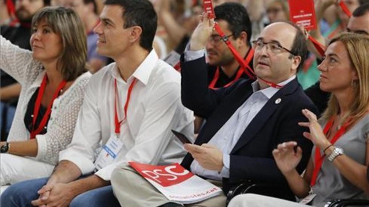 Pedro Sánchez junto a Miquel Iceta y Carme Chacón en el Congreso Extraordinario del PSC.