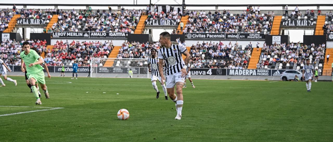 Aquino, durante un partido del Badajoz esta temporada