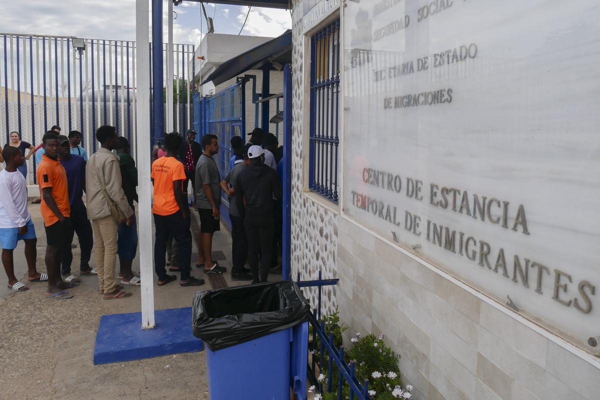 Más de 400 inmigrantes han entrado este viernes en Melilla tras saltar la valla fronteriza