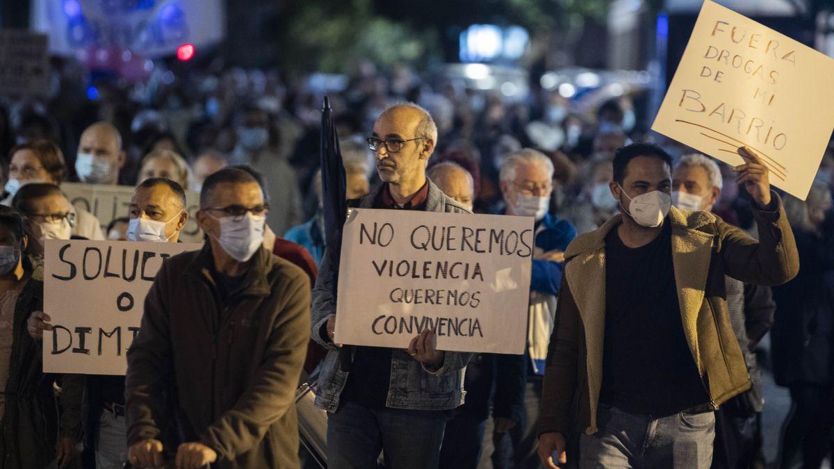 Imagen de archivo de una manifestación en Orriols bajo el lema “con delincuencia no hay convivencia”.