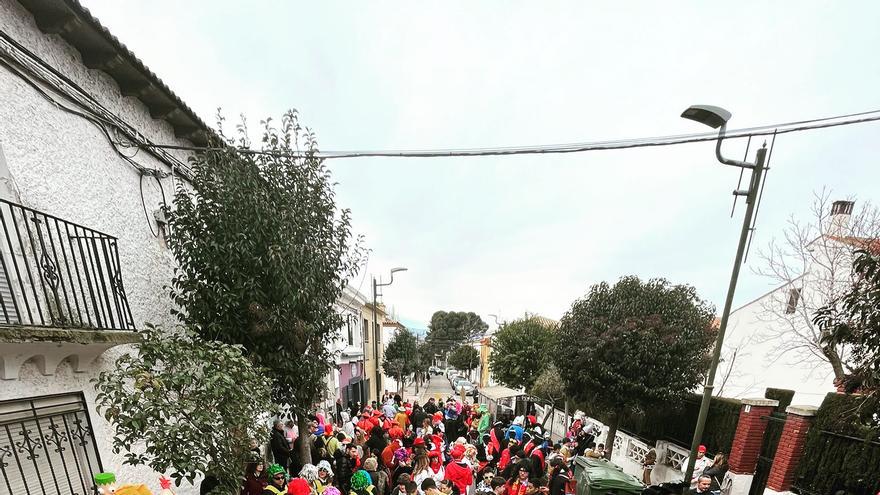 Fiesta y tradición inundan las calles de Épila para celebrar su popular carnaval