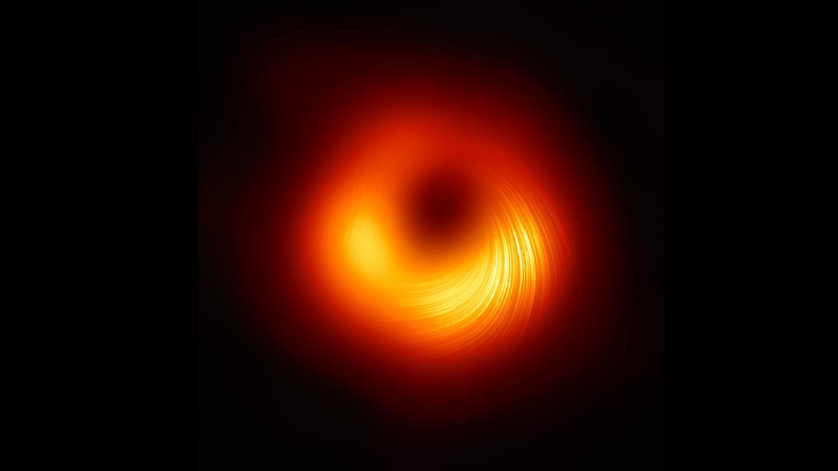 primera imagen de los campos magnéticos que limitan un agujero negro