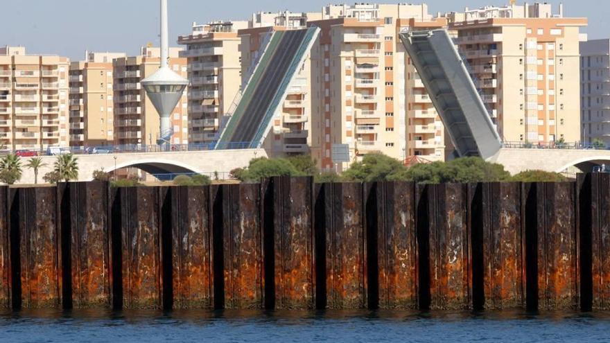 Obras de Puerto Mayor, que están paralizadas desde 2005.