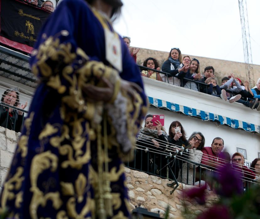 Miles de personas sienten la Semana Santa de cerca en el espectacular descenso por el Casco Antiguo