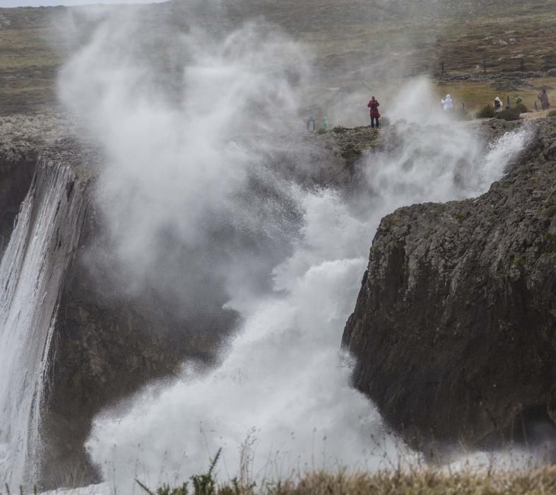 Temporal de lluvia y fuerte oleaje en Asturias