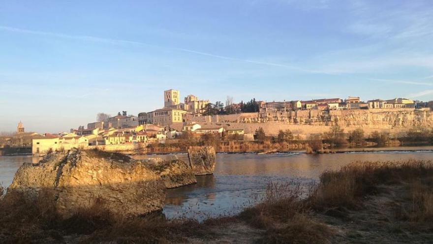 Zamora desde la margen izquierda del Duero