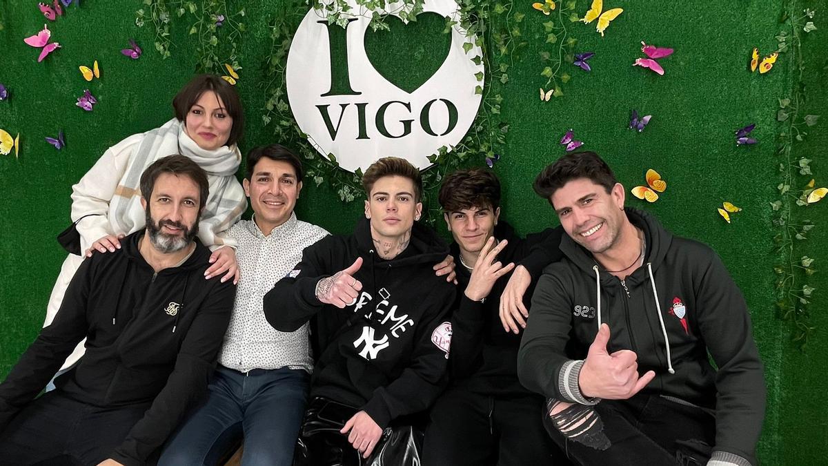 Víctor Pérez visita el museo del selfie de Vigo