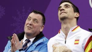 Javier Fernández, junto a su entrenador Brian Orser.