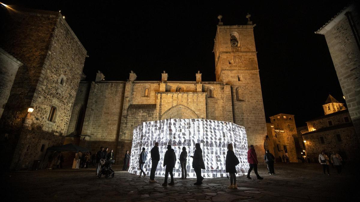 FOTOGALERÍA | Cáceres implica a la ciudad en su primer gran acto en el casco histórico