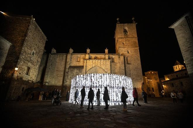 FOTOGALERÍA | Cáceres implica a la ciudad en su primer gran acto en el casco histórico