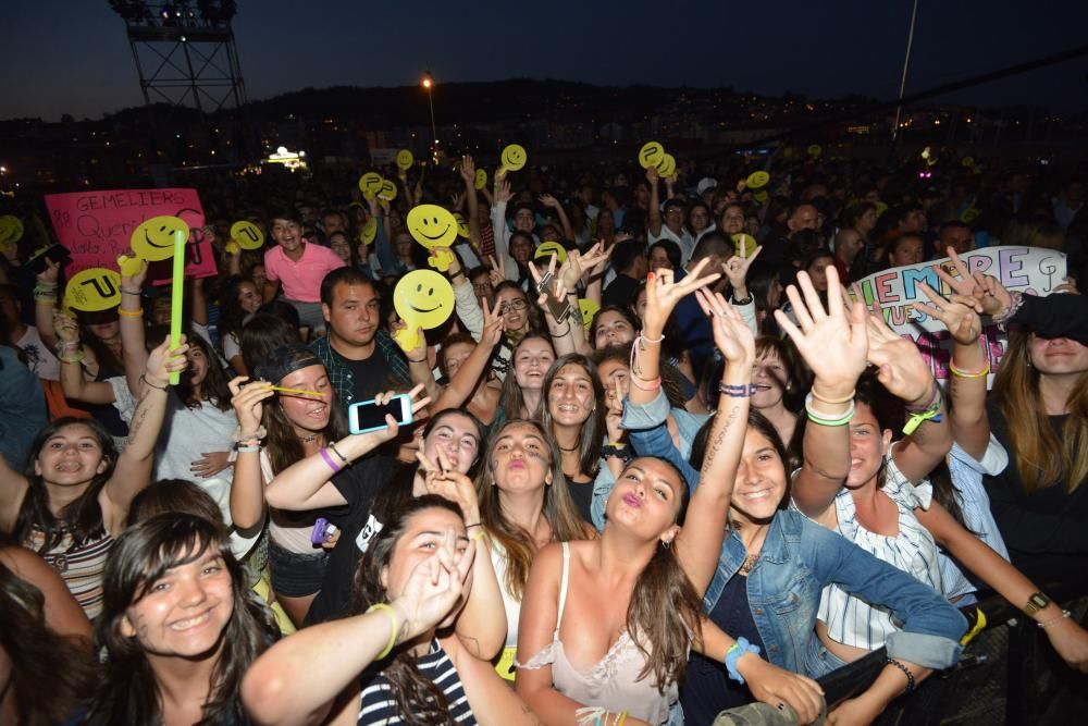 La Orquesta Panorama cita en Sanxenxo a miles de personas en una gala solidaria que contó con artistas como Gemeliers, Edurne, Luis Fonsi, Diego Martín y Guillermo Castro