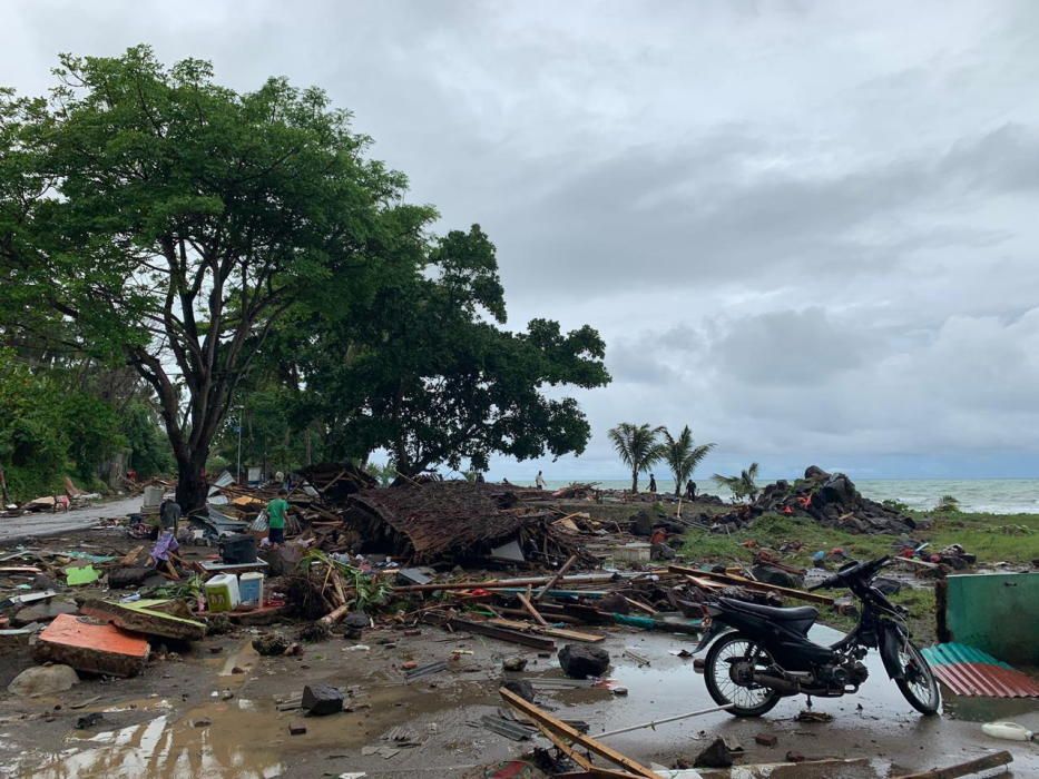 Tsunami amb desenes de víctimes a Indonèsia