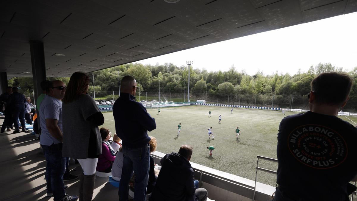 Un partido de la Oviedo Cup en los campos de Tensi.