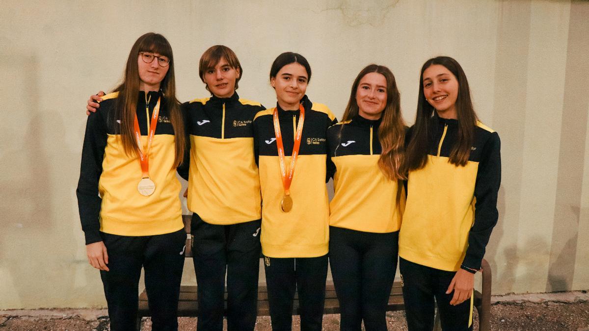 Atletismo: Así vivieron el Nacional de Clubes de Campo a Través las  campeonas Sub-16 del Safor Teika