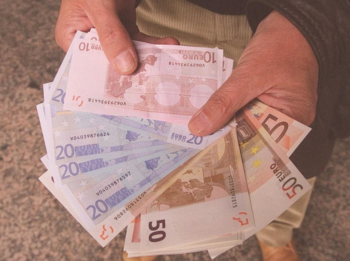 Bitllets d’euros, acabats de sortir de la Fàbrica de la Moneda i Timbre. Bitllets d’euros, acabats de sortir de la Fàbrica de la Moneda i Timbre.