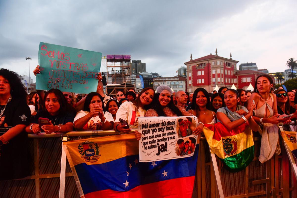 El rey y el príncipe de la bachata enamoraron a 14.000 fans en el muelle de Batería