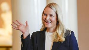 Oslo (Norway), 10/04/2026.- Norways Crown Princess Mette Marit wears breathing assistance as the Crown Prince Family holds a reception for the Norwegian athletes from the Milano Cortina 2026 Winter Paralympic Games, in Oslo, Norway, 10 April 2026. (Noruega) EFE/EPA/Lise Aserud / POOL NORWAY OUT NORWAY OUT. NORWAY OUT NORWAY OUT