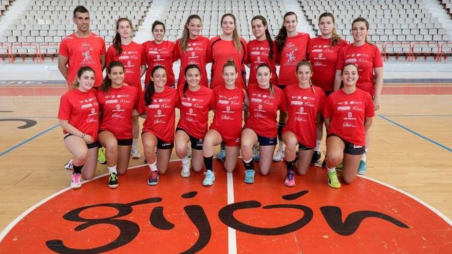 La plantilla del Balonmano Gijón, en su primer día de entrenamiento.