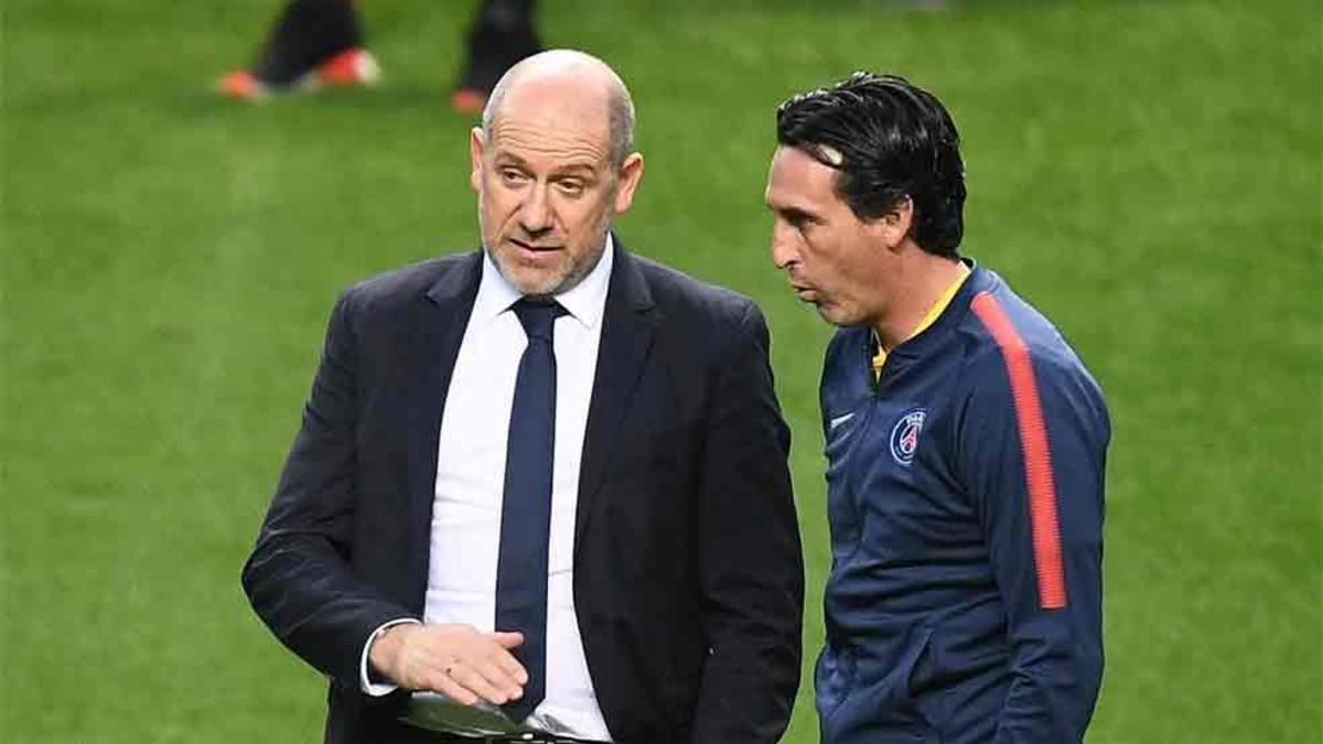 Emery, junto al director deportivo Henrique