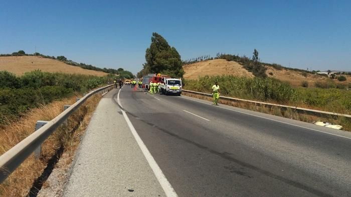 Colisión frontal entre un turismo y un autocar