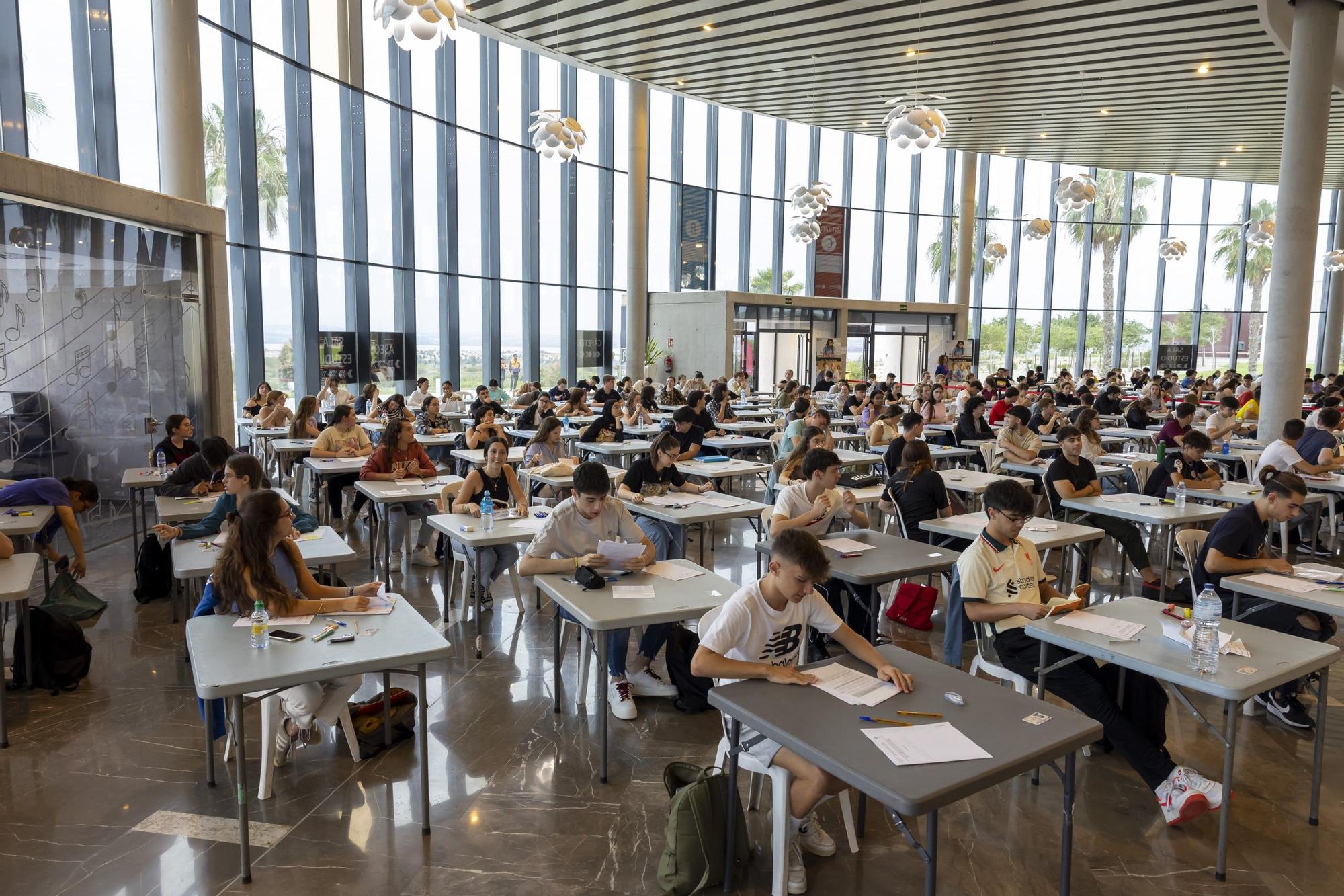 456 estudiantes de seis municipios están realizando las pruebas de la EBAU en el Auditorio Internacional de Torrevieja