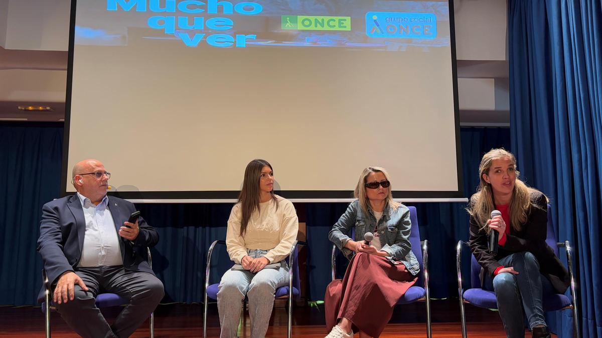 José Antonio López, Ivanna Santana, Elisa Arencibia y Natalia Afonso en la presentación de 'Mucho que Ver'.