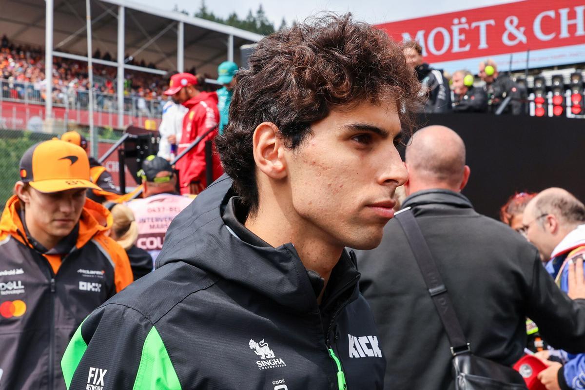 FRANCORCHAMPS (Blegium), 27/07/2025.- Kick Sauber driver Gabriel Bortoleto of Brazil during the drivers' parade of the 2025 Formula 1 Belgian Grand Prix at the Circuit de Spa-Francorchamps, Belgium, 27 July 2025. (Fórmula Uno, Bélgica, Brasil) EFE/EPA/OLIVIER MATTHYS. gp belgica 2025. accion. circuito spa francorchamps