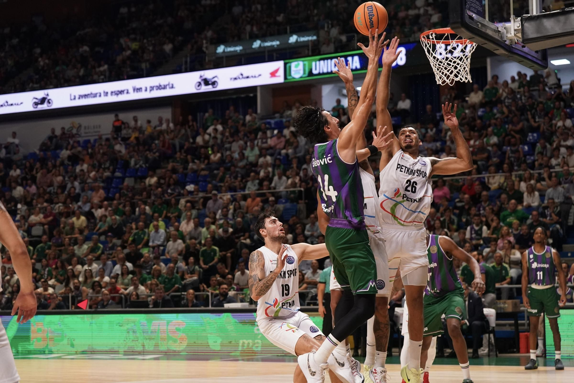 Partido disputado entre el Unicaja y el Aliaga Petkimspor de la BCL