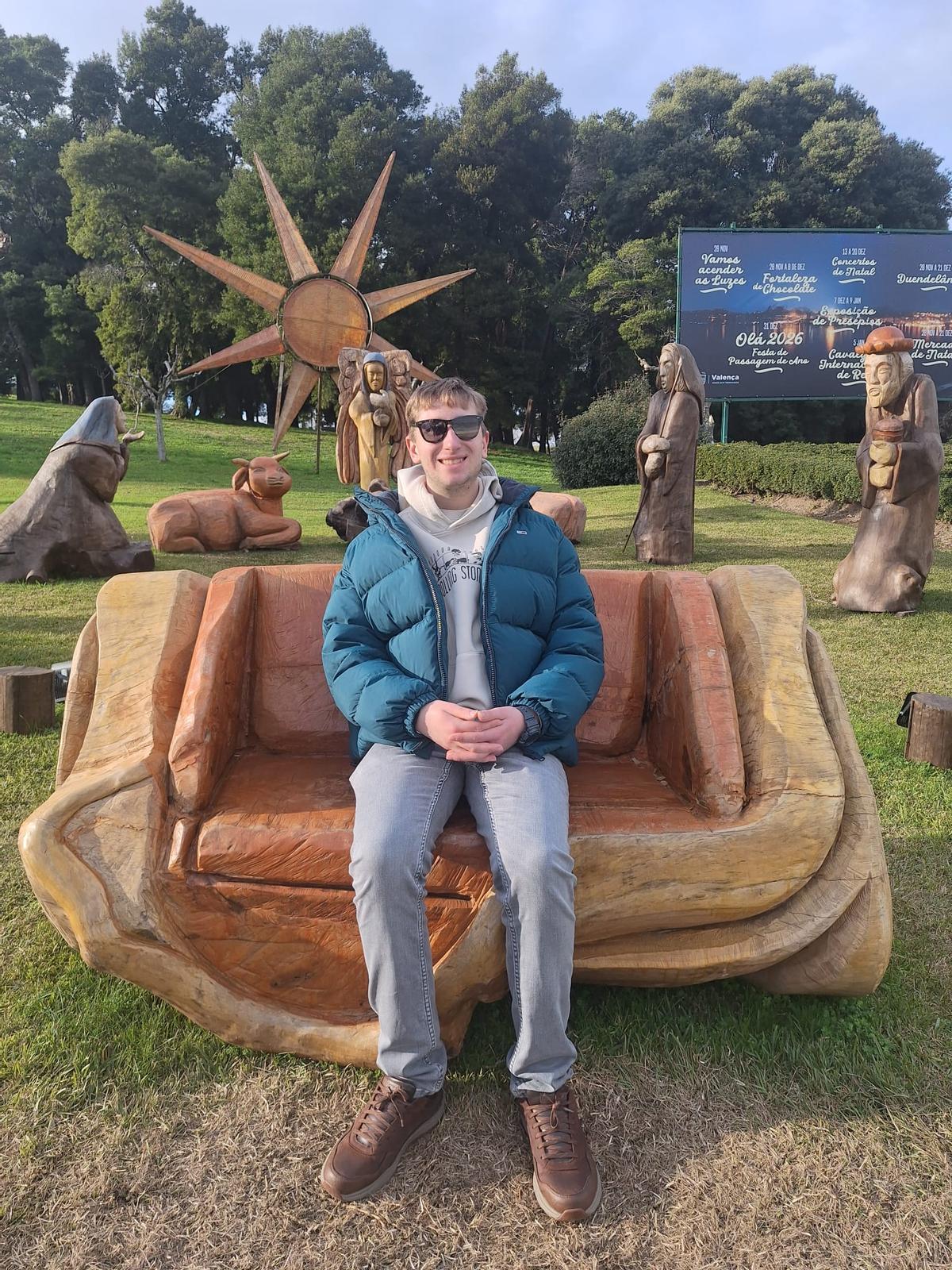 Hugo Ribadavia, el joven de A Estrada que cursa Lavado y secado de ropa en el CIFP Compostela, dentro del nuevo programa de FP Adaptada