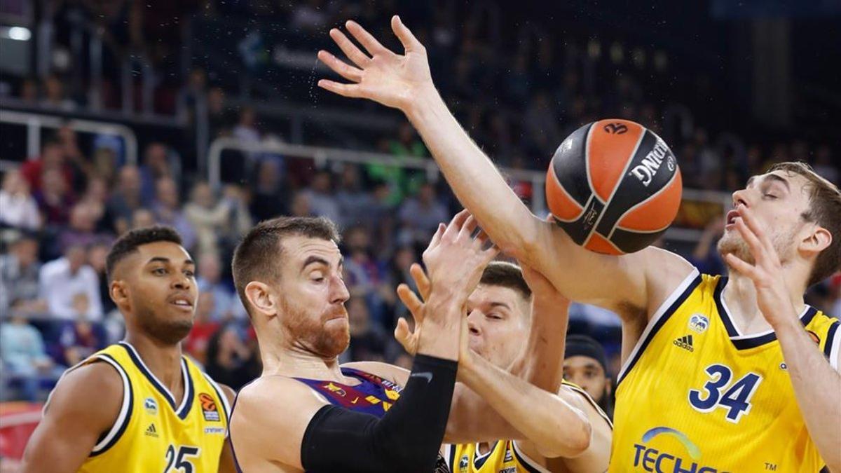 El Barça fue de manos a más y noqueó al Alba