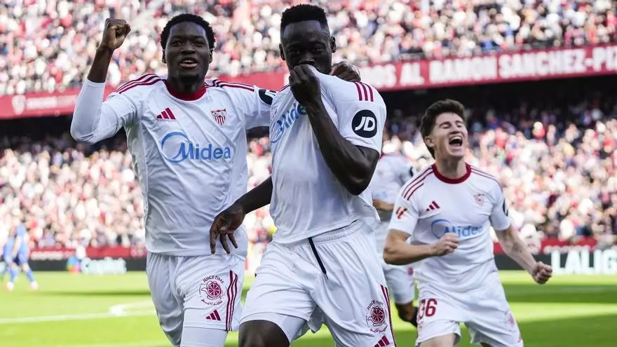 Resumen, goles y highlights del Sevilla FC 4 - 0 Real Oviedo de la jornada 16 de LaLiga EA SPORTS