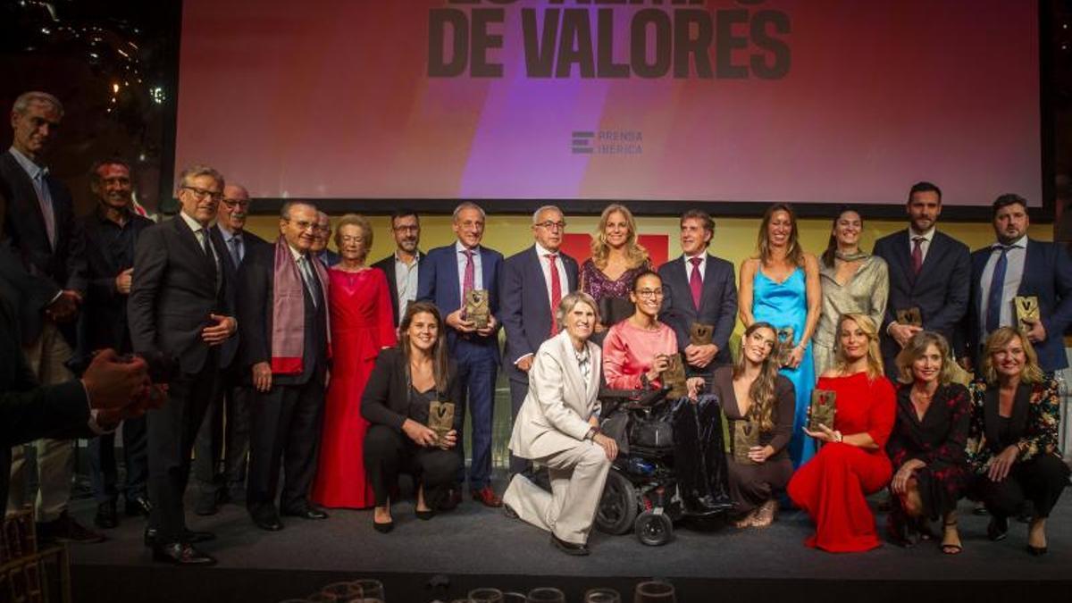 Foto de familia de la Gala Valores de Madrid